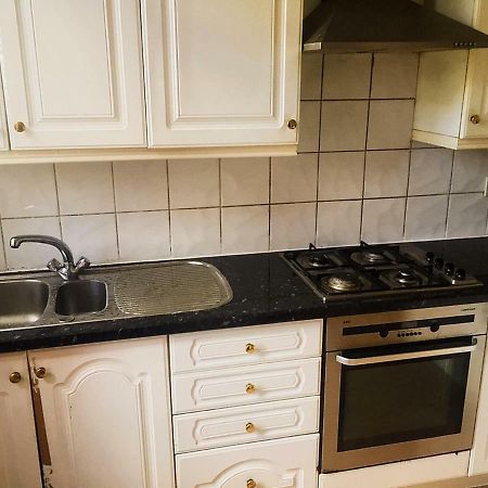 North London Cottage Bagian luar foto