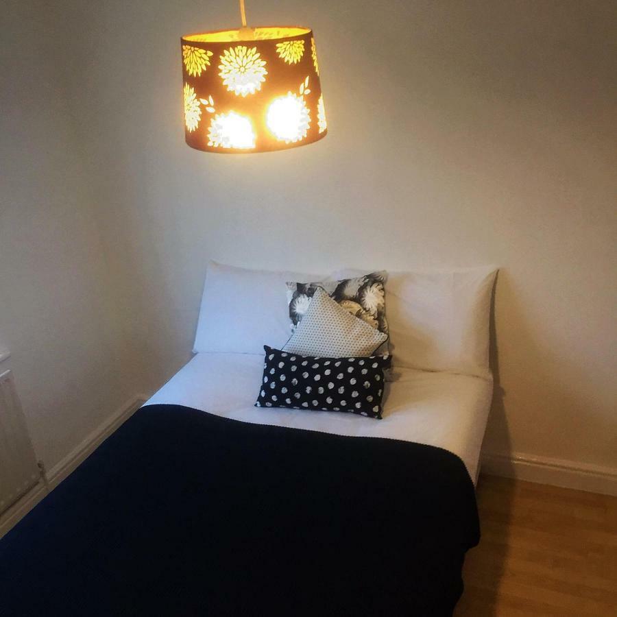 North London Cottage Bagian luar foto