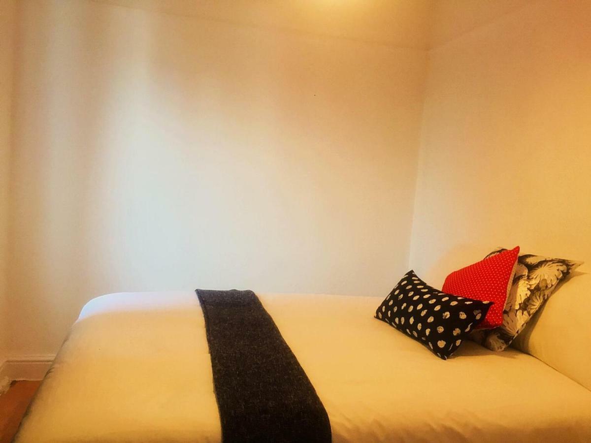 North London Cottage Bagian luar foto