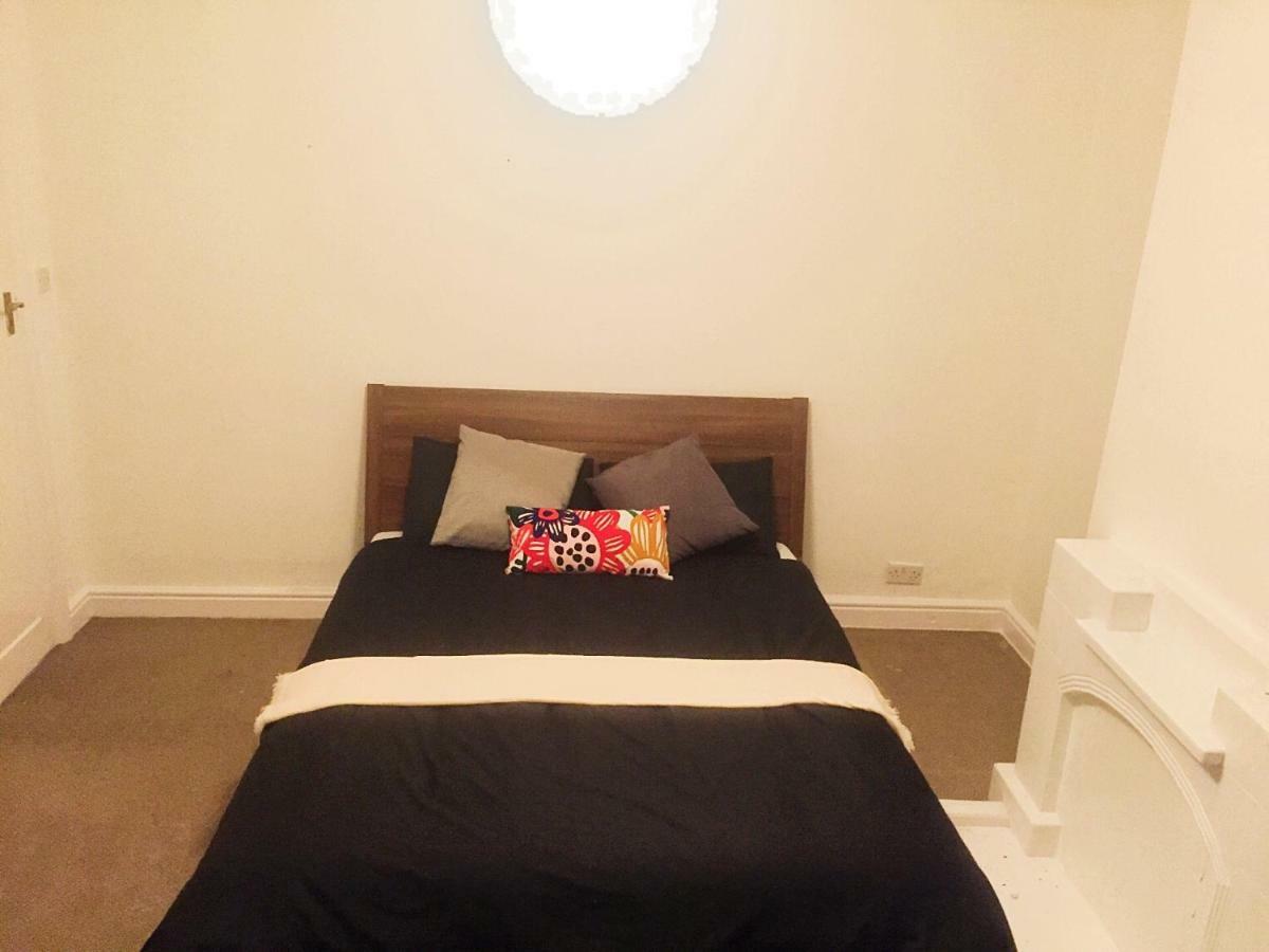 North London Cottage Bagian luar foto