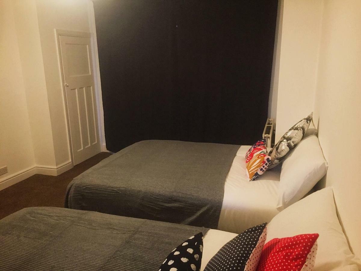 North London Cottage Bagian luar foto
