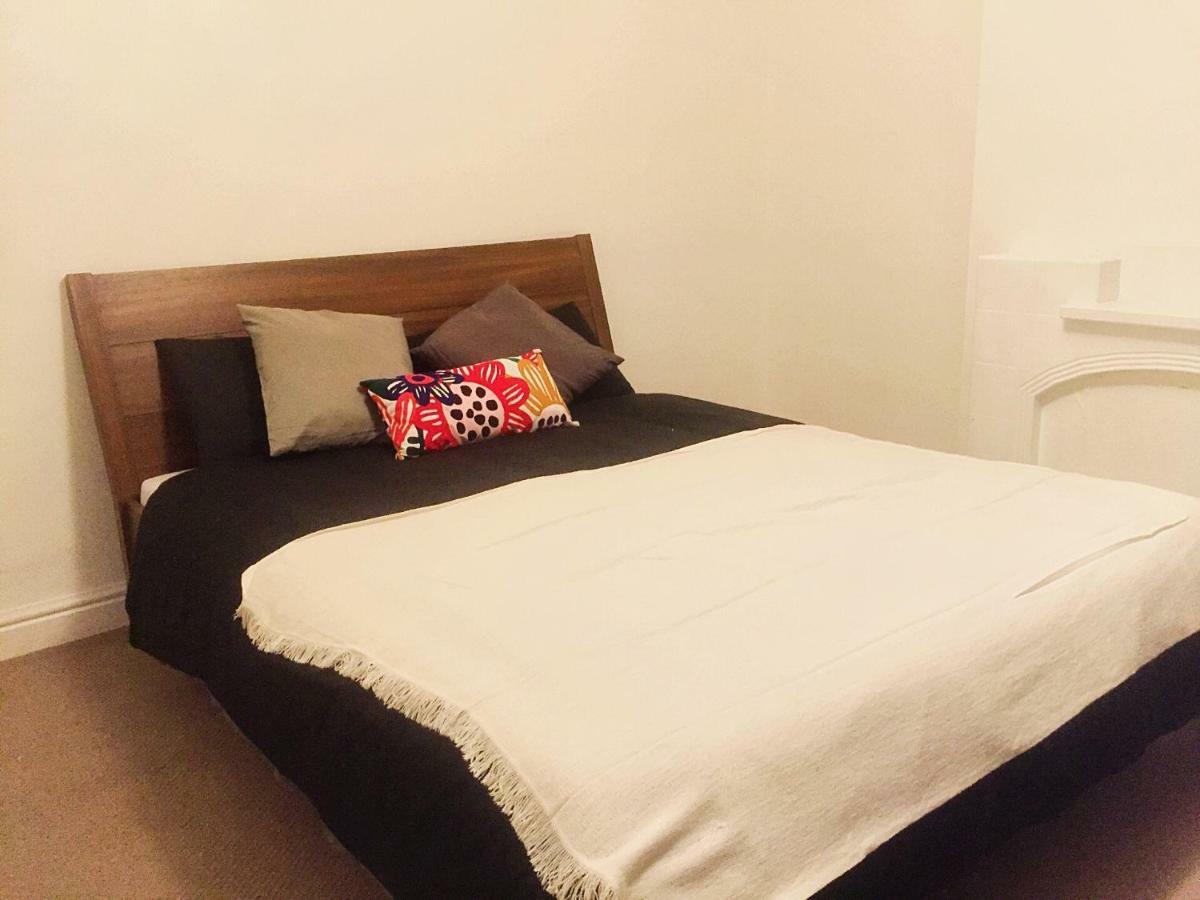 North London Cottage Bagian luar foto