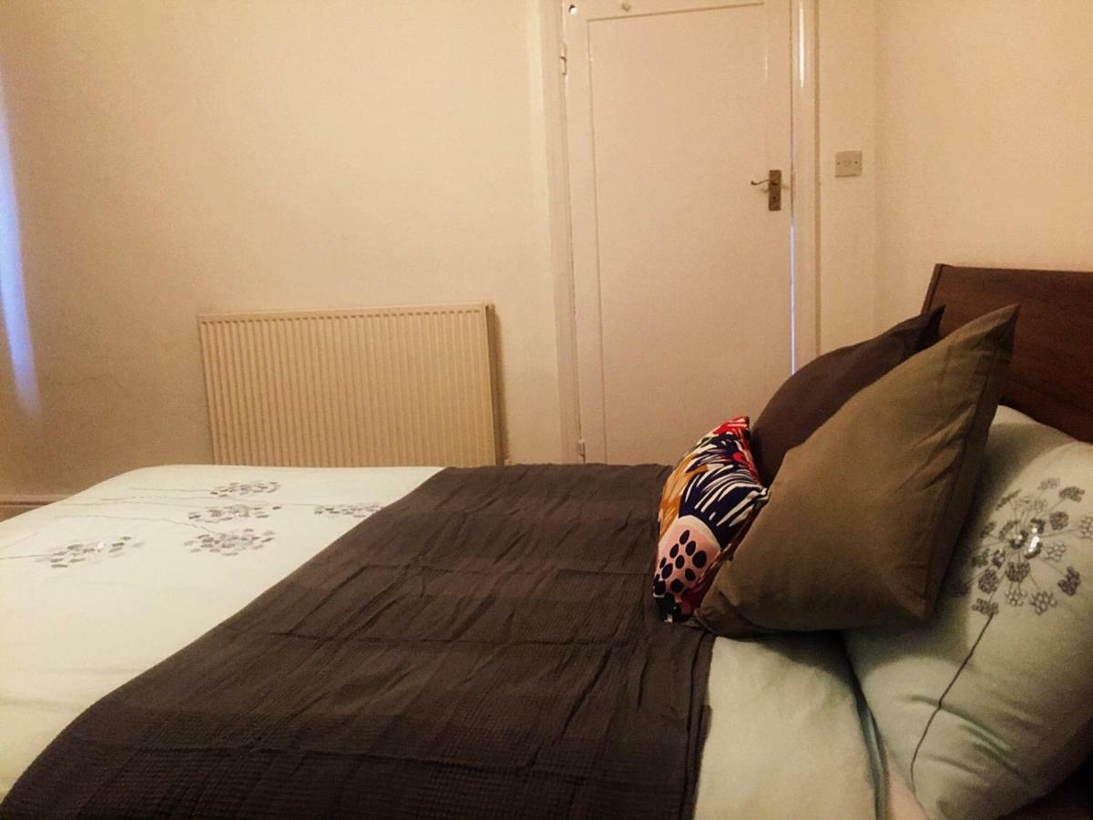 North London Cottage Bagian luar foto