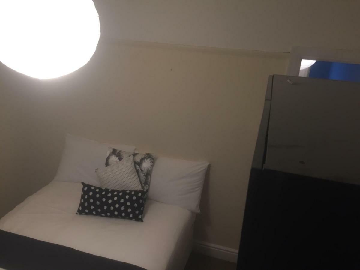 North London Cottage Bagian luar foto