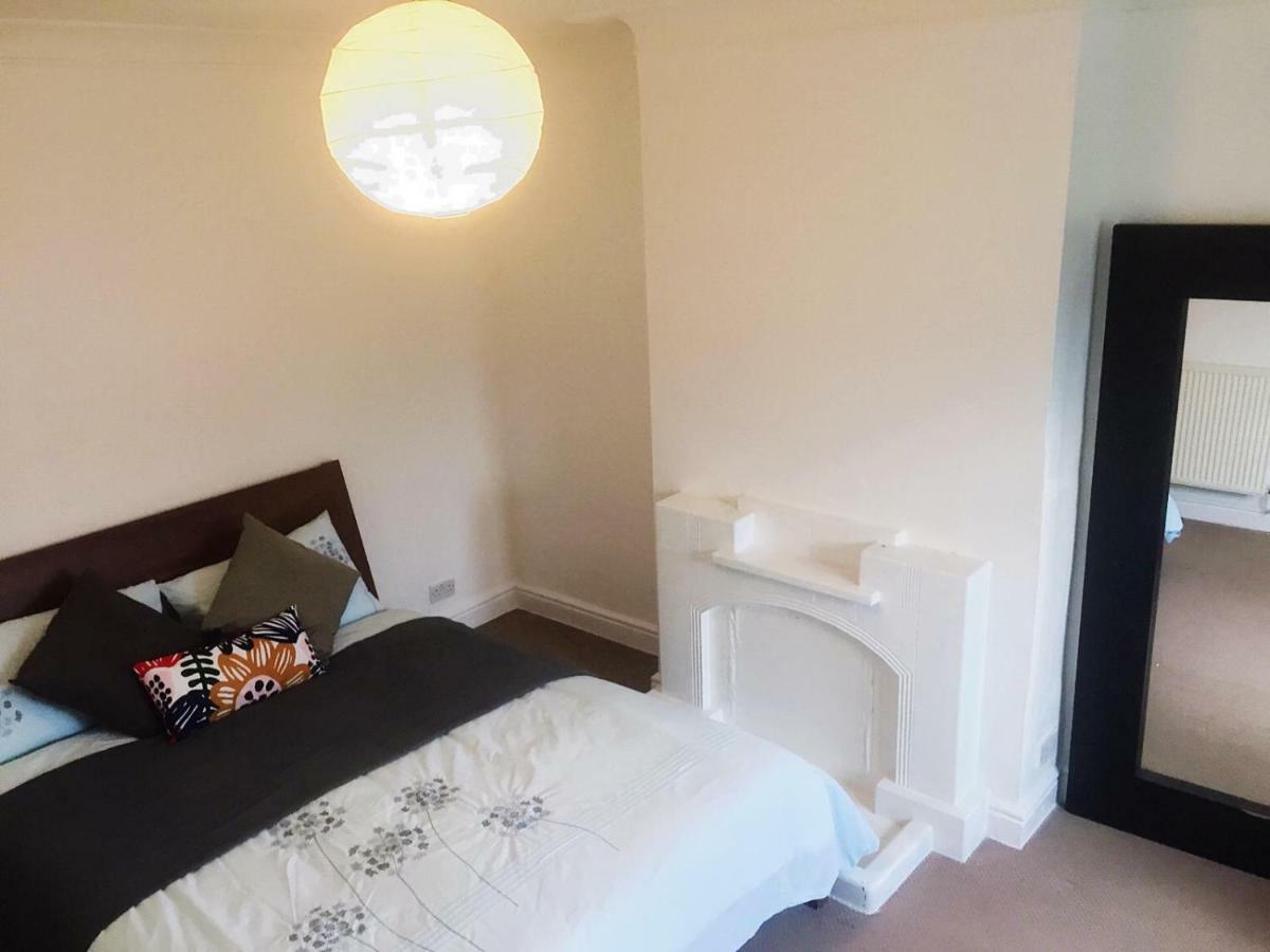 North London Cottage Bagian luar foto